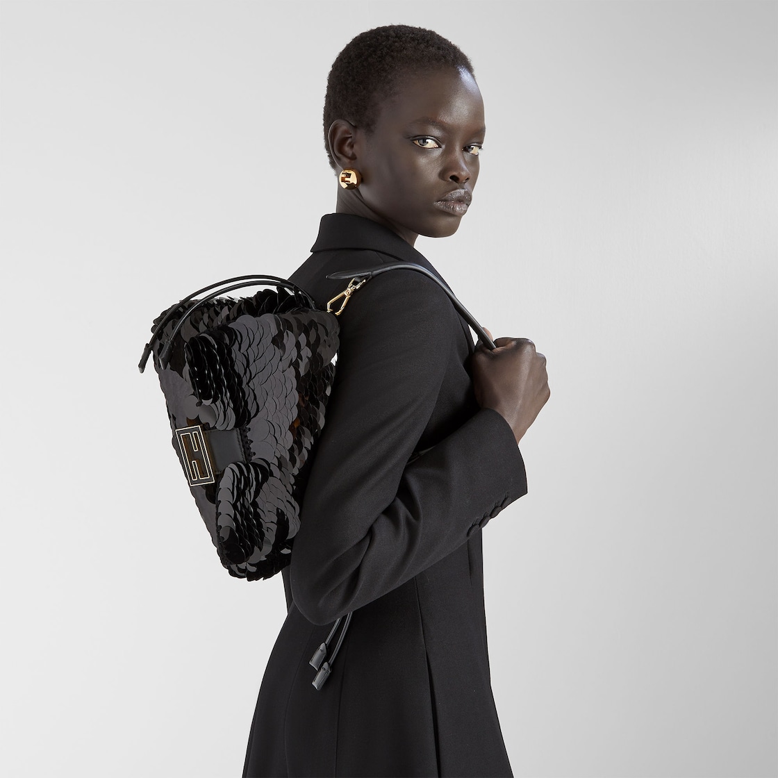 FENDI Mamma Baguette Medium Black crochet bag with maxi sequins - Image 6